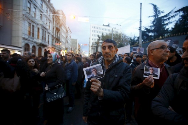 Protesta in piazza a Istanbul per l'avvocato curdo ucciso