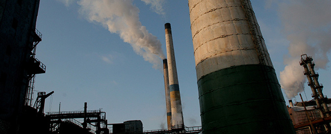 COP21 Parigi, verso l’intesa sul clima impazzito: “Impegni vincolanti per ridurre le emissioni di anidride carbonica”