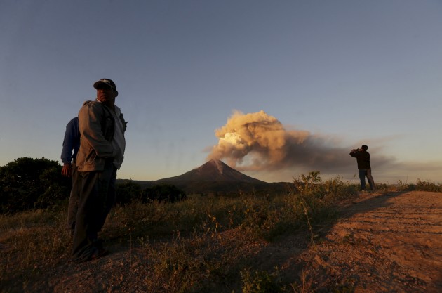 Eruzione del vulcano Momotombo in Nicaragua