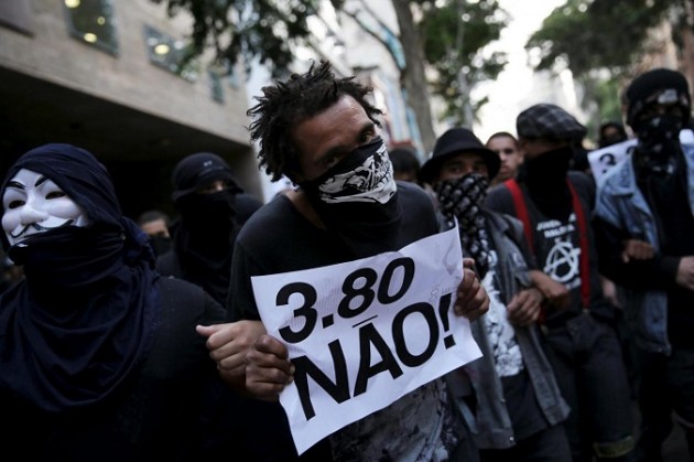 Brasile, proteste contro aumento prezzi bus: scontri a San Paolo