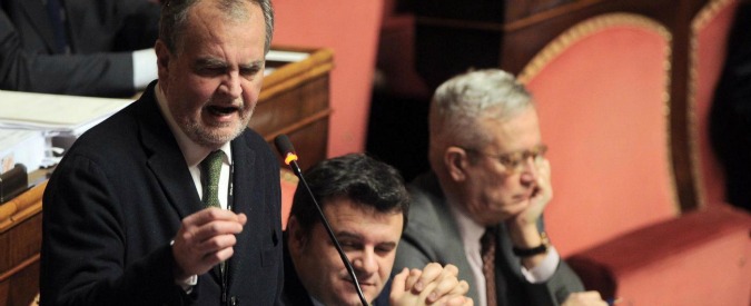 Senato, mini-stretta di Grasso sui furbetti del tesserino: “Niente diaria”. Loro corrono ai ripari: “Andiamo al bagno”