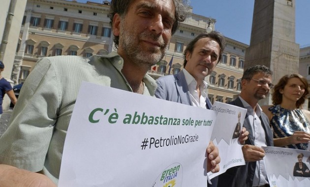 Sit-in Green Italia e Verdi contro programma energetico governo Renzi