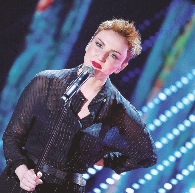 Tra musica e televisione - Arisa sul palco dell’Ariston, Sanremo 2016 - Ansa