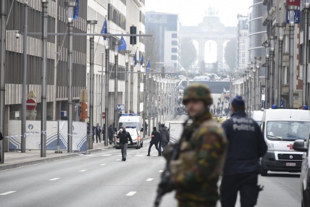 Bruxelles sotto attacco: kamikaze in aeroporto e bombe nel metrò
