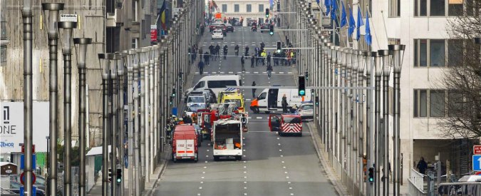 Attentati Bruxelles, allerta in tutta Europa: bloccati voli e treni. Evacuata la stazione di Anversa