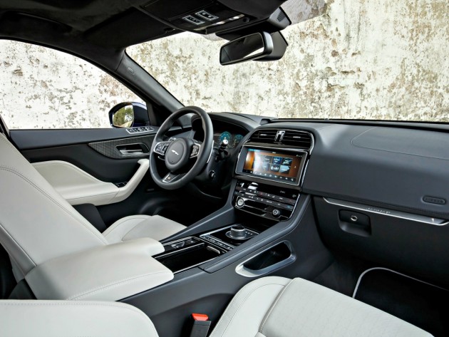 JAGUAR F-PACE