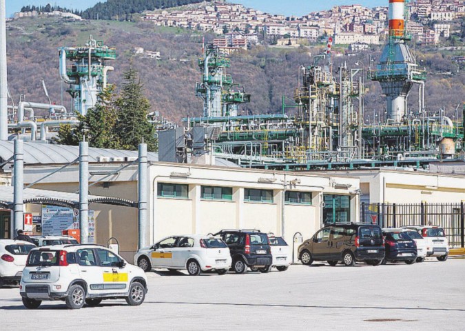 Il Centro Oli dell’Eni della Val d’Agri, a Viggiano (Potenza), è stato sequestrato dai magistrati - LaPresse