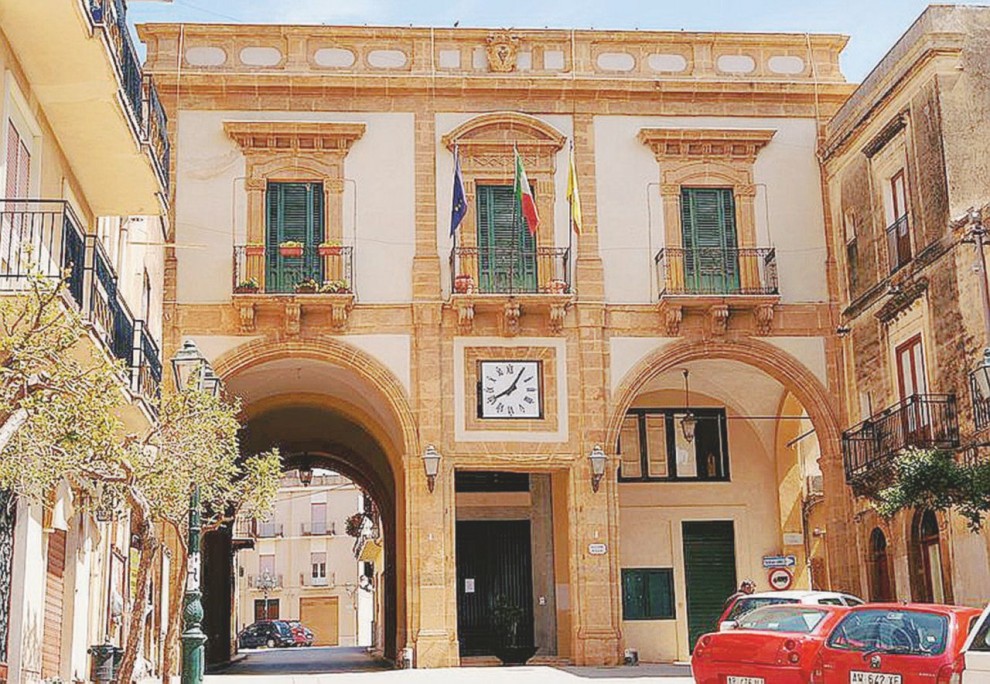 Scorci - Sambuca di Sicilia, Palazzo dell’Arpa (sede del Municipio) - Wikipedia