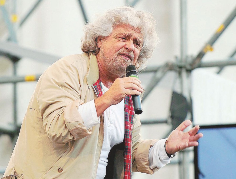 Beppe Grillo sul palco - LaPresse
