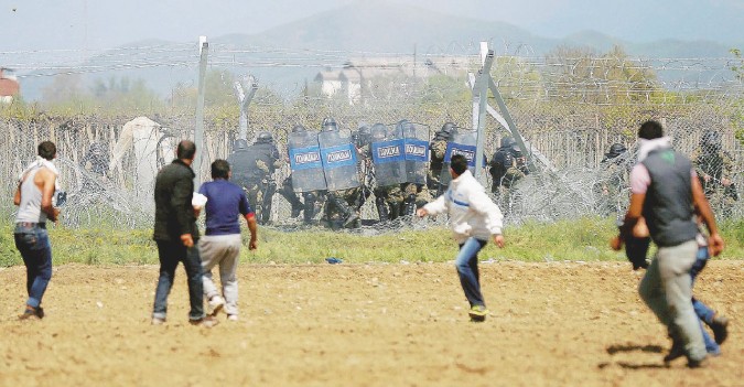 Il fronte - Gli scontri al confine di Idomeni, tra Grecia e Macedonia - Reuters