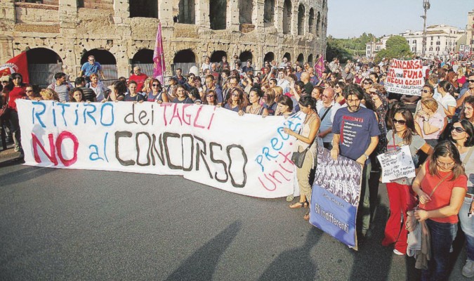 In corteo - Una manifestazione di precari della scuola a Roma - Ansa