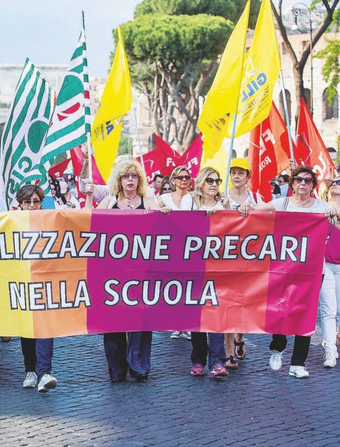 In strada - Un corteo di protesta organizzato da Cgil, Cisl, Uil, Cobas - LaPresse