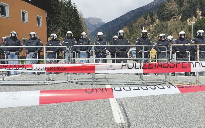 Pattugliamenti - Reparto di polizia austriaca al Brennero - Ansa