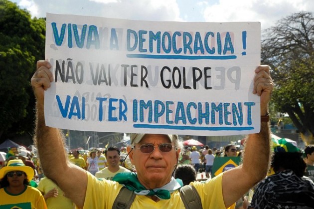 Brazilians in favor an against of president Dilma Rousseff take the streets to demonstrate
