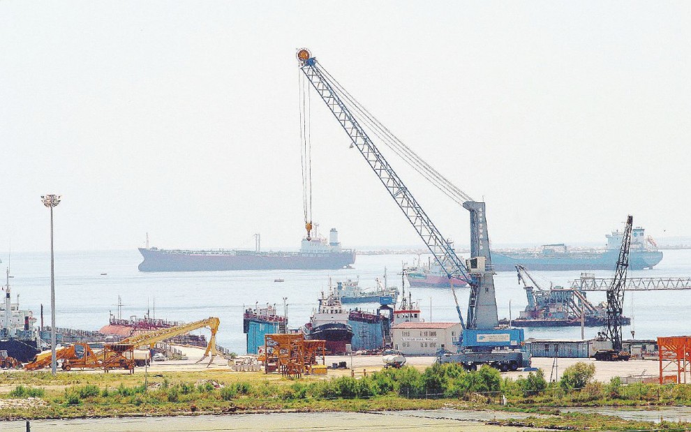 IL PORTO COMMERCIALE DI AUGUSTA IN SICILIA