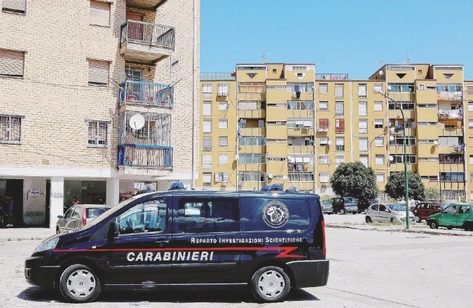 Bimba giù da balcone: Ris al lavoro a Roma e su luogo morte
