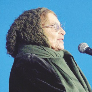 Filosofa ungherese, Agnes Heller è nata nel 1929. Sfuggita adolescente alle deportazioni naziste, diviene allieva e amica del filosofo György Lukács e ne condivide i tormentati rapporti con il partito comunista successivo alla rivolta del 1956