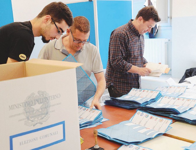 Indagati, parenti e neofascisti. Tutti in corsa per un seggio