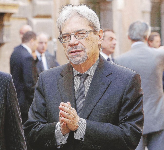 Il sottosegretario Claudio De Vincenti. A seguire, il sito Total lucano