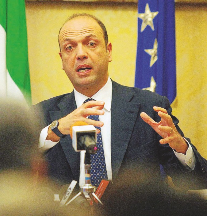 Il ministro dell’Interno  Alfano si è smentito - LaPresse