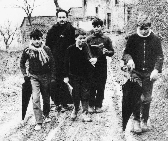 ITALIA 150: DON MILANI RITRATTO DAL GIOVANE TOSCANI. FONDAZIONE SCIENZE RELIGIOSE PRESENTA FOTO INEDITE DI BARBIANA