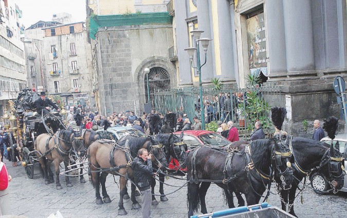 CAMORRA: A NAPOLI FUNERALE ECCELLENTE PER LA VEDOVA DEL BOSS