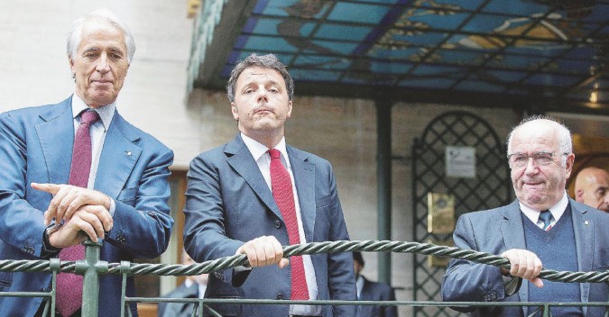 Calcio: Renzi in visita agli Azzurri