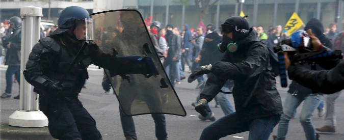 Francia, scontri a Parigi per il corteo contro la riforma del lavoro: due feriti