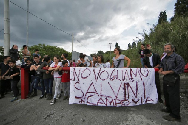 Matteo Salvini e Giorgia Meloni visitano il campo rom di Via Candoni