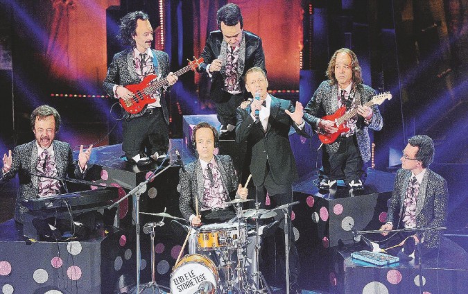 SANREMO: SIFFREDI, VERSI D'AMORE E DUETTO CON ELIO