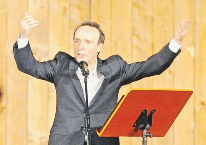 La più bella del mondo - Si intitola così lo spettacolo in cui Benigni declama gli articoli della Carta - Ansa