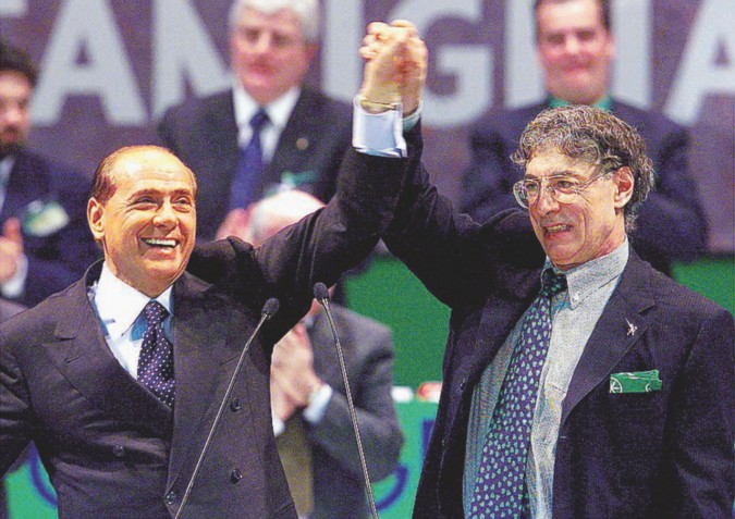 Quei giorni da leoni - Bossi assieme a Berlusconi durante un appuntamento elettorale.