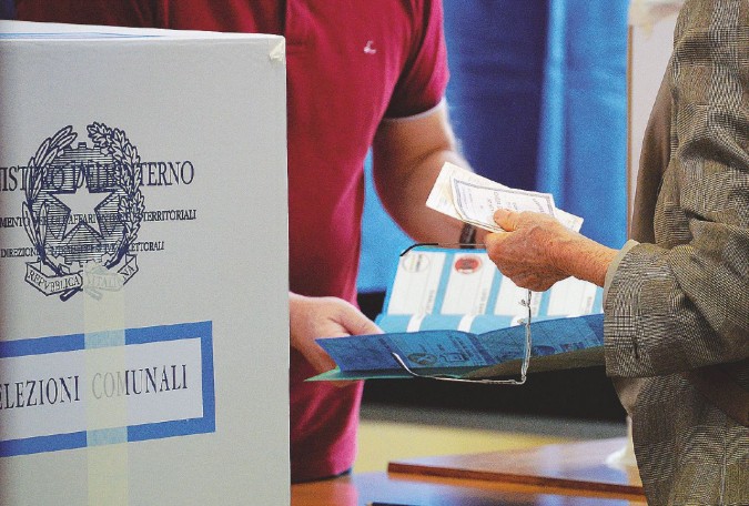 Domenica si vota per il ballottaggio in 20 capoluoghi di provincia e in 101 Comuni con più di 15 mila abitanti - Ansa