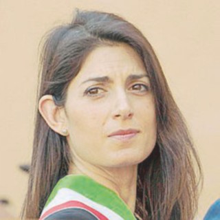 Fitch “accoglie” Virginia Raggi: “Servono nuove entrate”