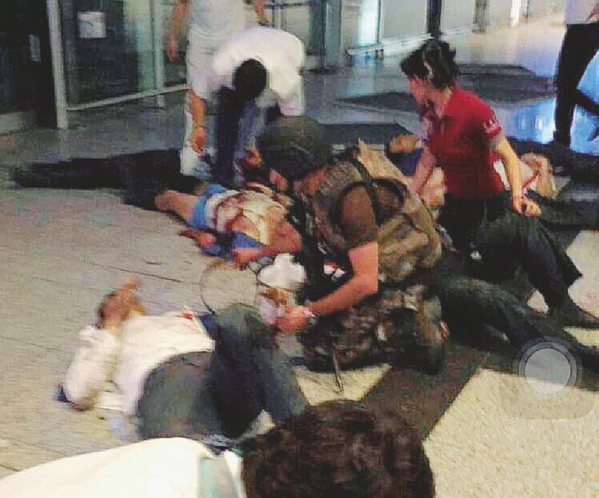 Due kamikaze all’aeroporto: strage a Istanbul