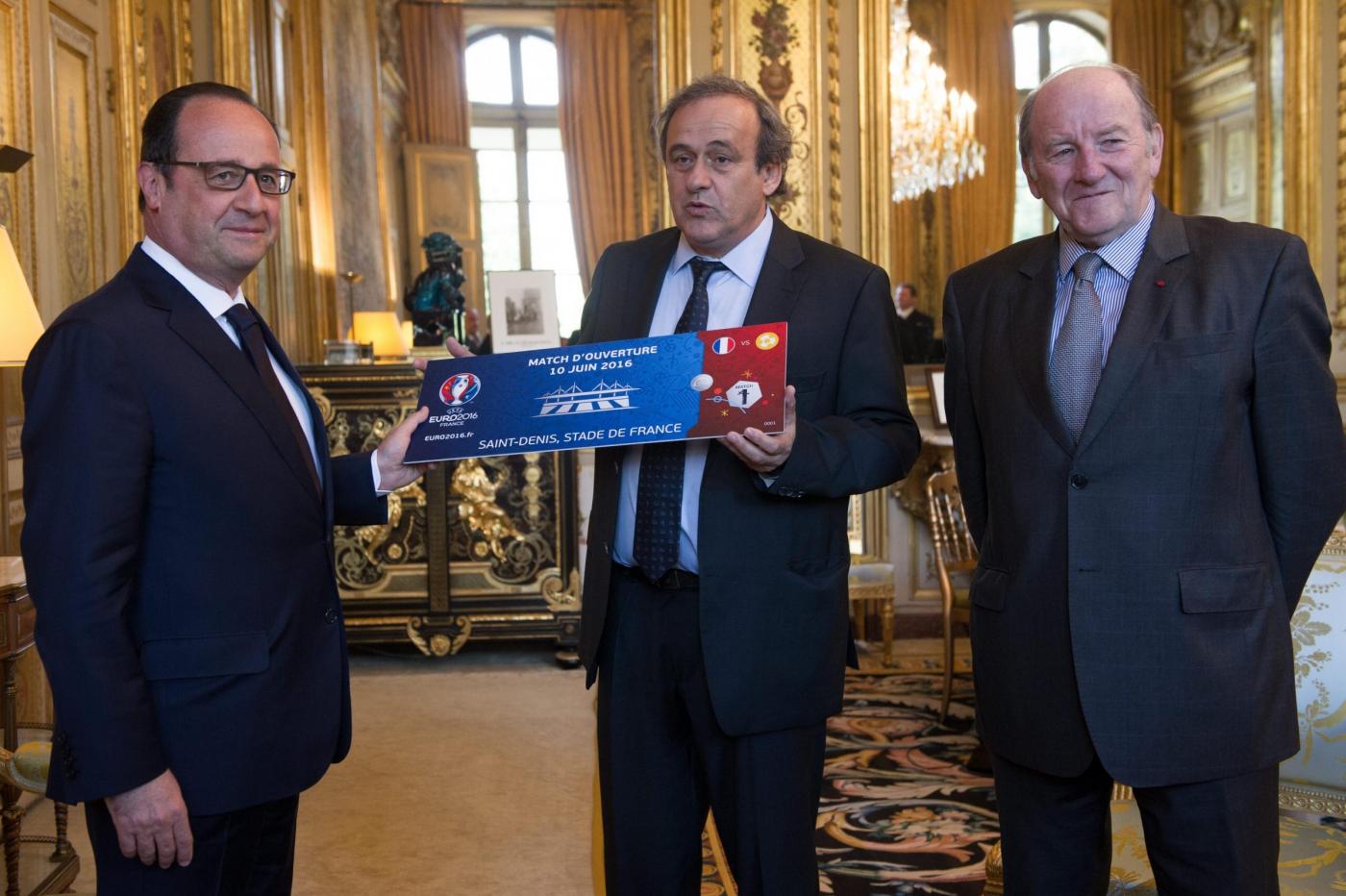 Fran篩s Hollande riceve Michel Platini al Palazzo dell'Eliseo per l'organizzazione di EURO 2016 in Francia