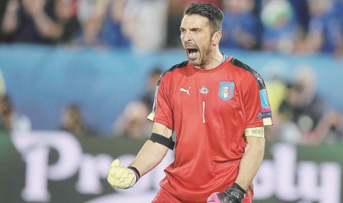 Tra i pali - Gianluigi Buffon, portiere della Juve e della Nazionale, non si schiera sul referendum - Ansa