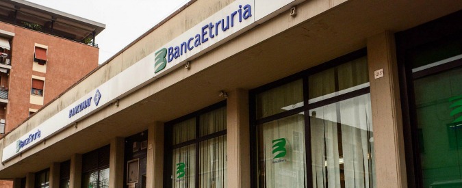 Banca Etruria, ‘verso processo per truffa aggravata 30 direttori di filiale: spacciarono per sicuri i bond subordinati’