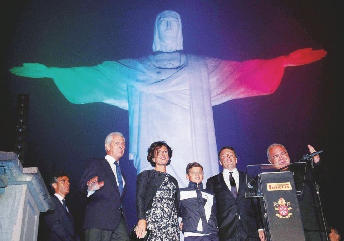 Olimpiadi Rio 2016 - Il Cristo Redentore si illumina con il tricolore italiano