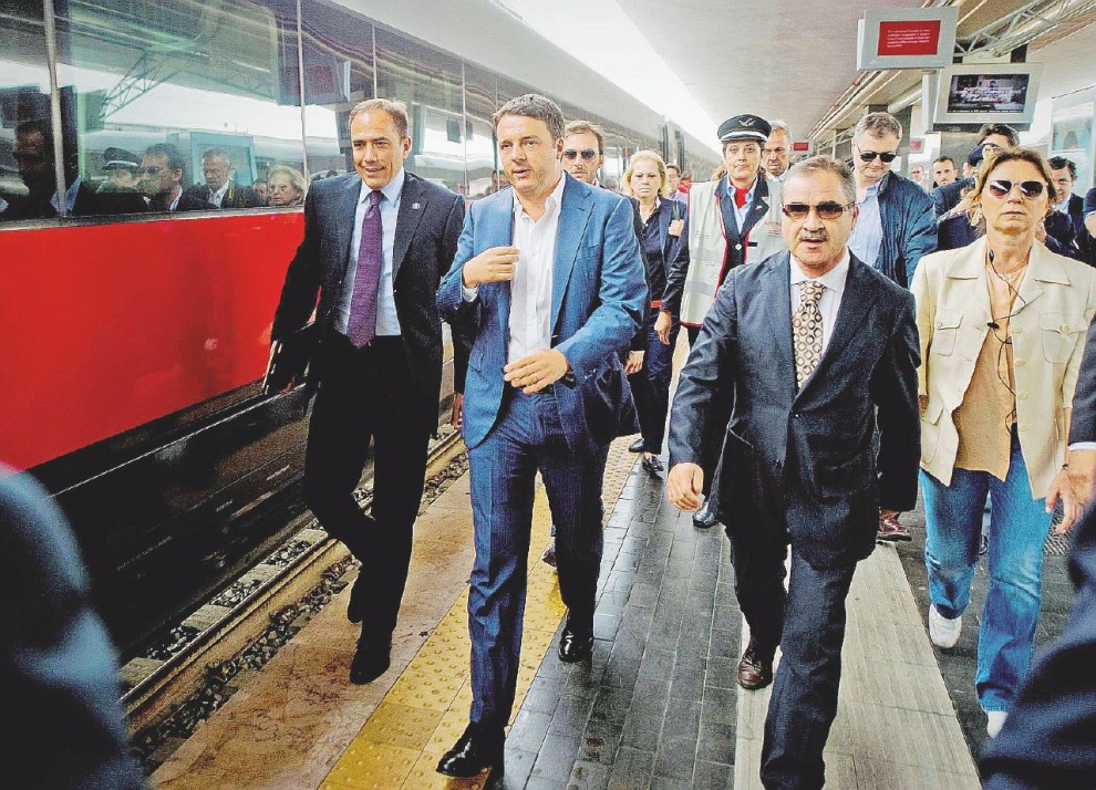 Binari -   Matteo Renzi, presidente del Consiglio e  Renato Mazzoncini, amministratore delegato  di Fs da novembre -  Ansa