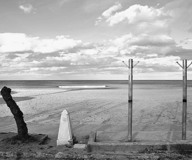 Mondello,  2 marzo 2011  -  È una delle foto dell'architetto paesaggista Carlo Bellavista esposte alla mostra “La linea semplice dell'orizzonte” -  Ansa