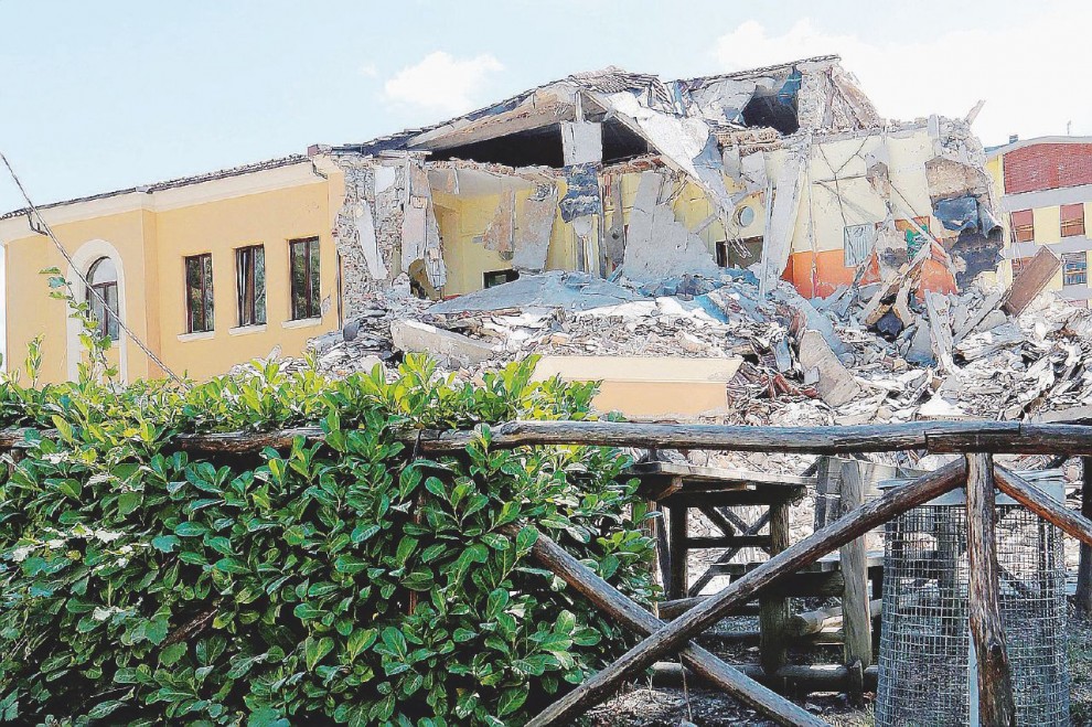 Terremoto in centro Italia, i soccorritori ancora all'opera