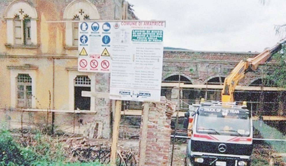 L’appalto – La foto della scuola sul sito dell’azienda “Cricchi” L’appalto – La foto della scuola sul sito dell’azienda “Cricchi”