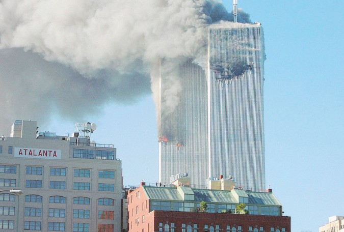 IL WORLD TRADE CENTER IN FIAMME
