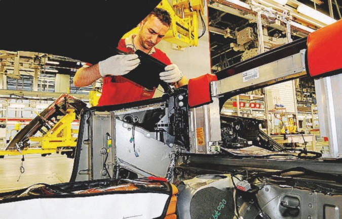 Uno stabilimento industriale: il settore è in crisi - Ansa
