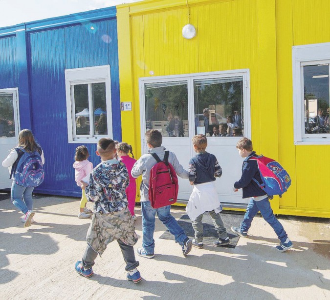 Tutti in aula - Bambini nella nuova sede scolastica prefabbricata, ieri ad Amatrice - Ansa