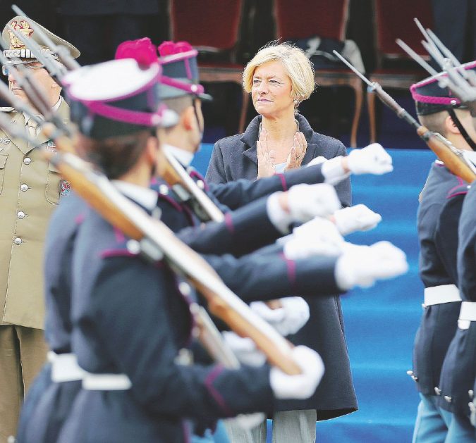 Roberta Pinotti al giuramento dell'Accademia della Nunziatella a Napoli
