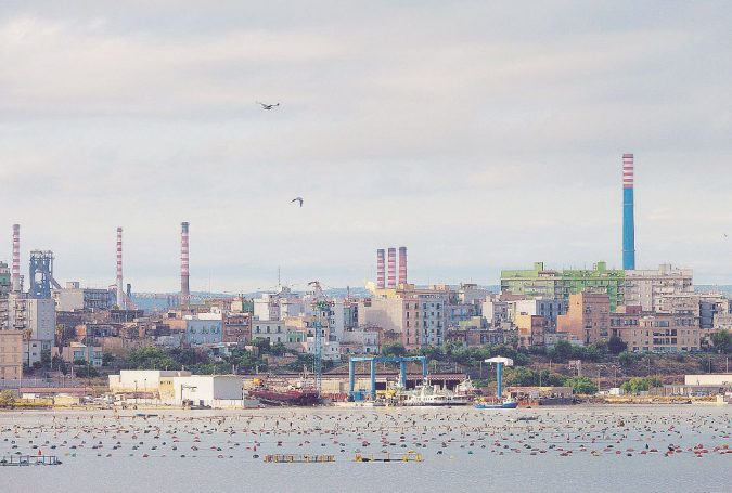 Lo stabilimento siderurgico dell’Ilva di Taranto, prima di proprietà dei Riva e ora gestito dallo Stato - Ansa
