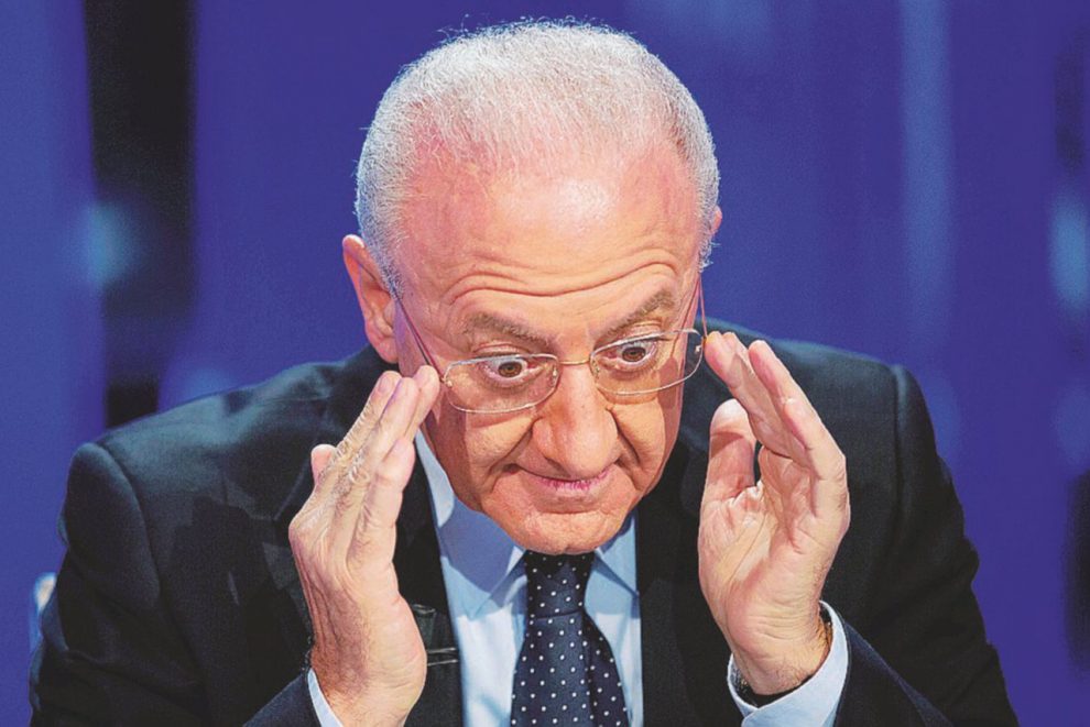 Processione, il governatore De Luca toglie la voce al Vescovo