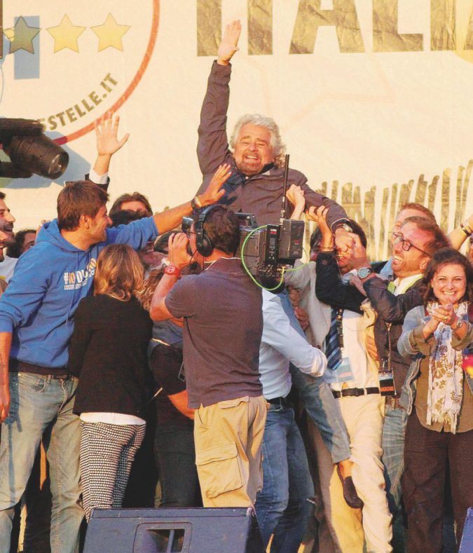Grillo sul palco di Palermo è tornato alla guida del Movimento dopo il “passo di lato” - Ansa